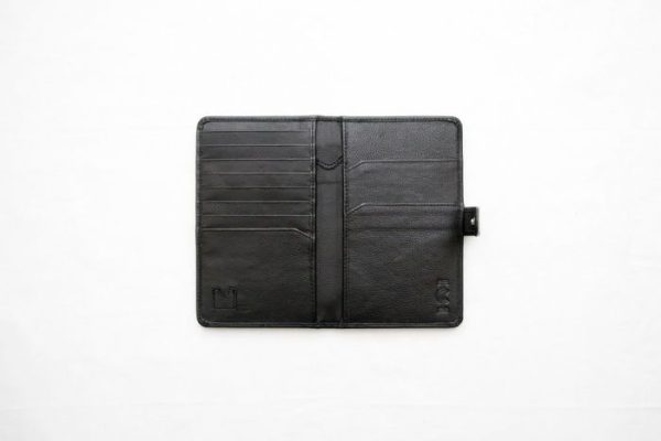 LEATHER TRAVEL WALLET - TEXTURED