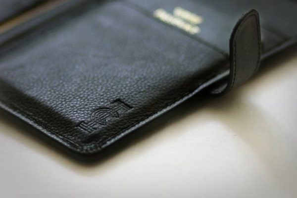 LEATHER TRAVEL WALLET - TEXTURED