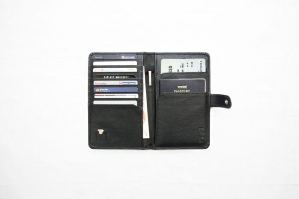 LEATHER TRAVEL WALLET - TEXTURED